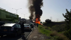 بالفيديو: مصرع شخص واصابة اخر بانفجار شاحنة غاز قرب مدينة اللد